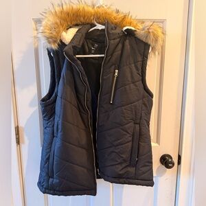 Wantdo Black Quilted Vest with Faux Fur Hood